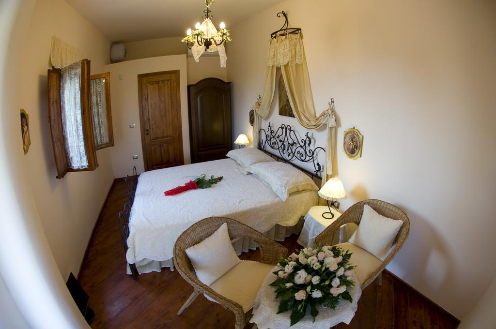 Le Querce Di Mamre Villa มันเฟรโดเนีย ภายนอก รูปภาพ